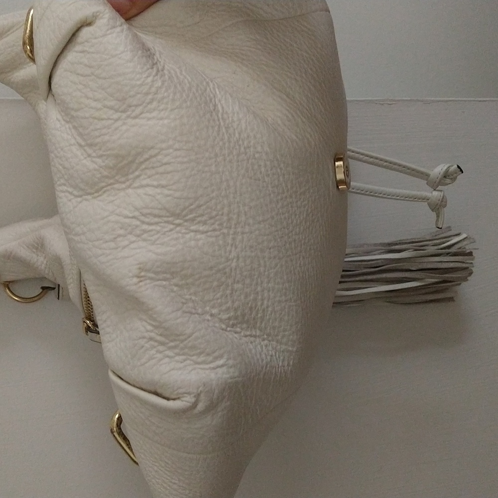 Chic White Leather Hobo Bag with Gold Accents - Picture 8 of 15